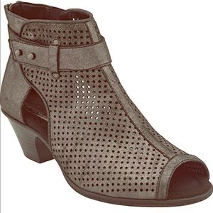 Earth intrepid booties